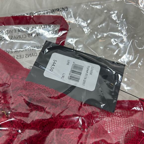 Frederick's of Hollywood Red Lace Bra & Panty Set NWT Crotchless Cheeky Lingerie - Picture 9 of 11